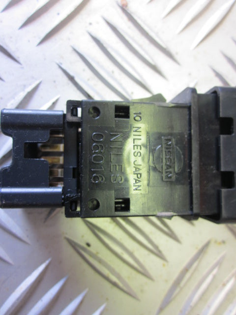 Nissan Almera N16 Kontakt Katastrofe Med OEM Nr. Ophugger Fra Nissan Ophugger