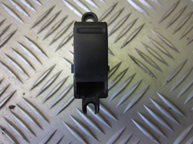 Nissan Almera N16 Kontakt Rudehejs Med OEM Nr. Ophugger Fra Nissan Ophugger