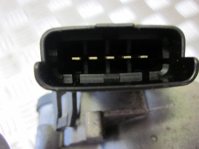 Nissan Almera N16 Viskermotor Med OEM Nr. Ophugger Fra Nissan Ophugger
