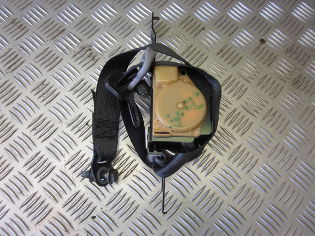 Nissan Almera N16 Sikkerhedsseler For Med OEM Nr. Ophugger Fra Nissan Ophugger