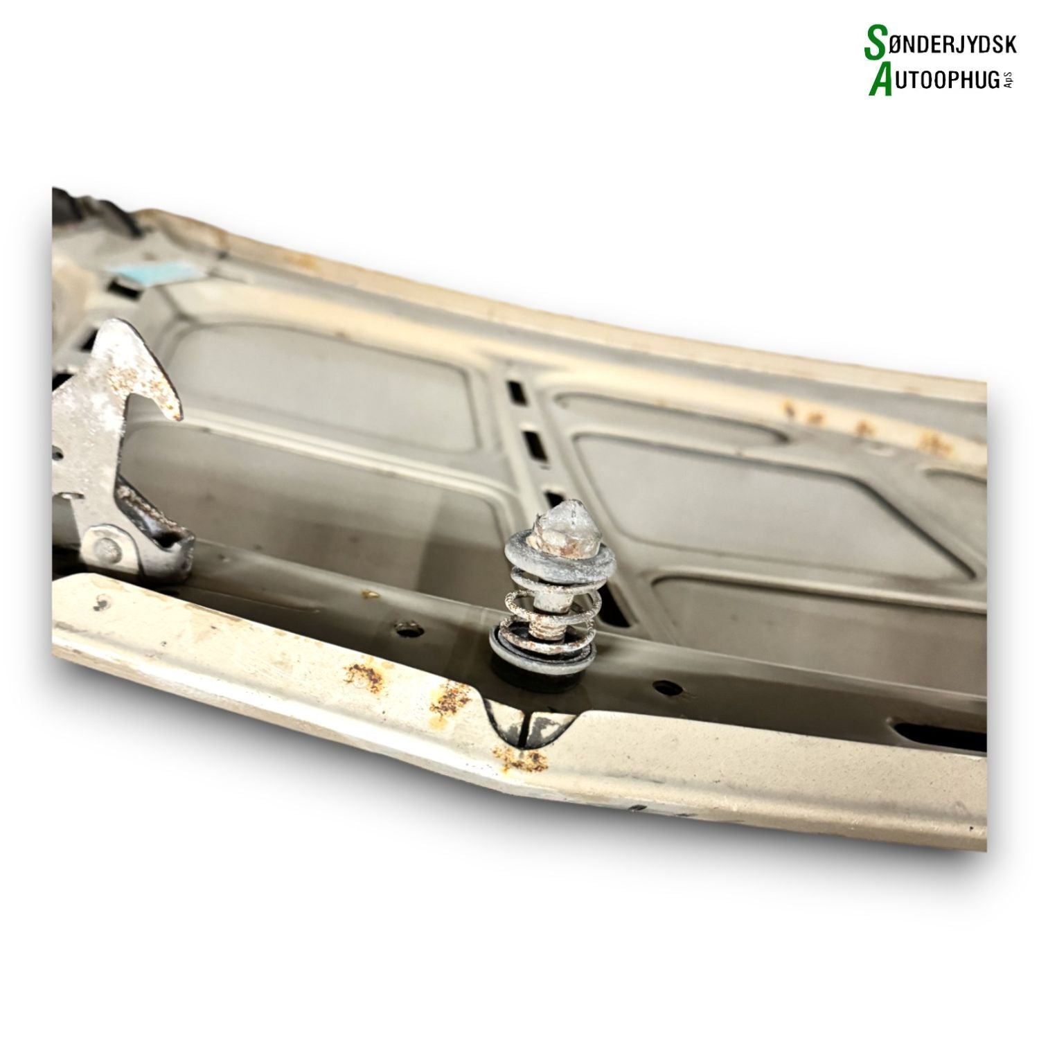 Opel Corsa A Fronthjelm Med OEM Nr. Ophugger Fra Opel Ophugger