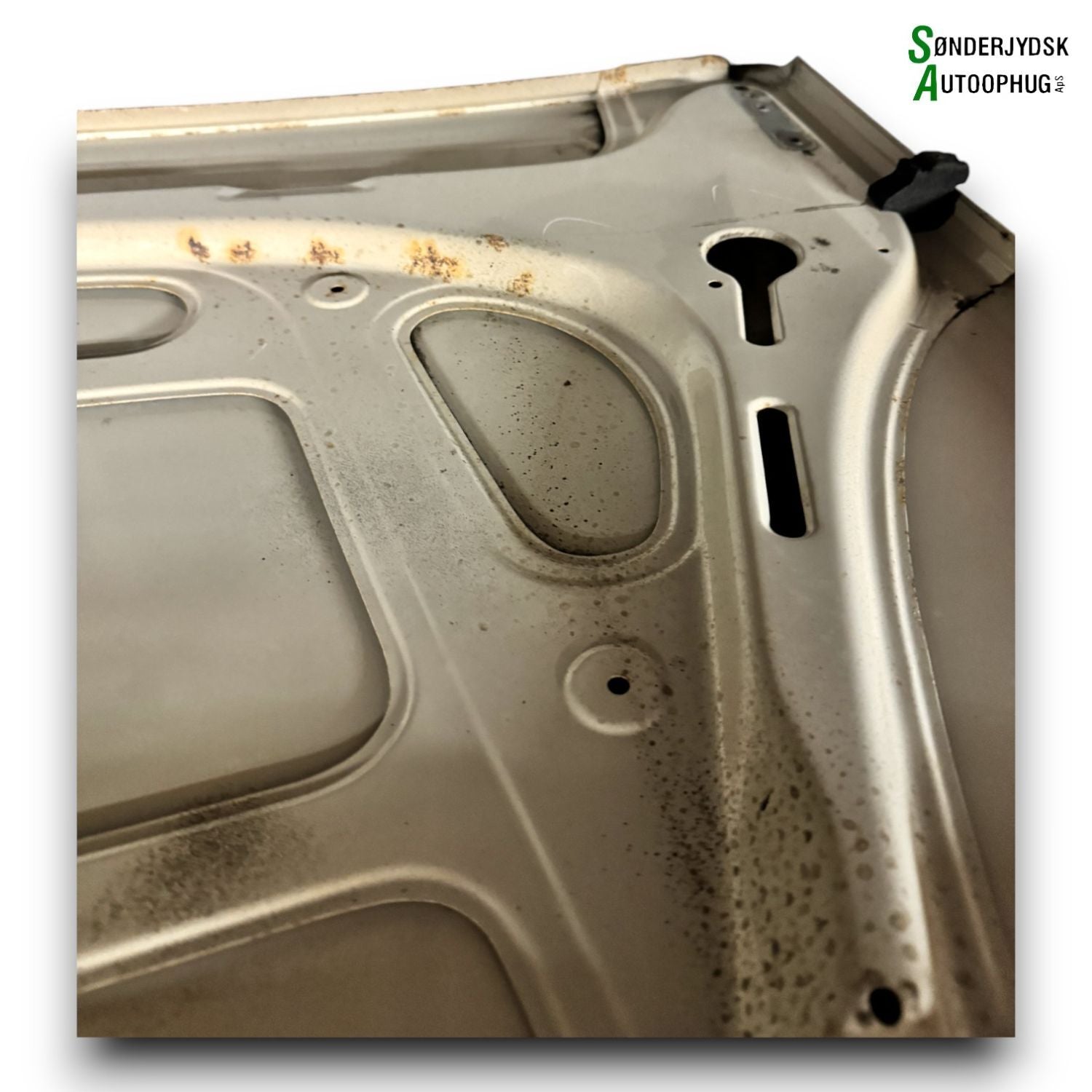 Opel Corsa A Fronthjelm Med OEM Nr. Ophugger Fra Opel Ophugger