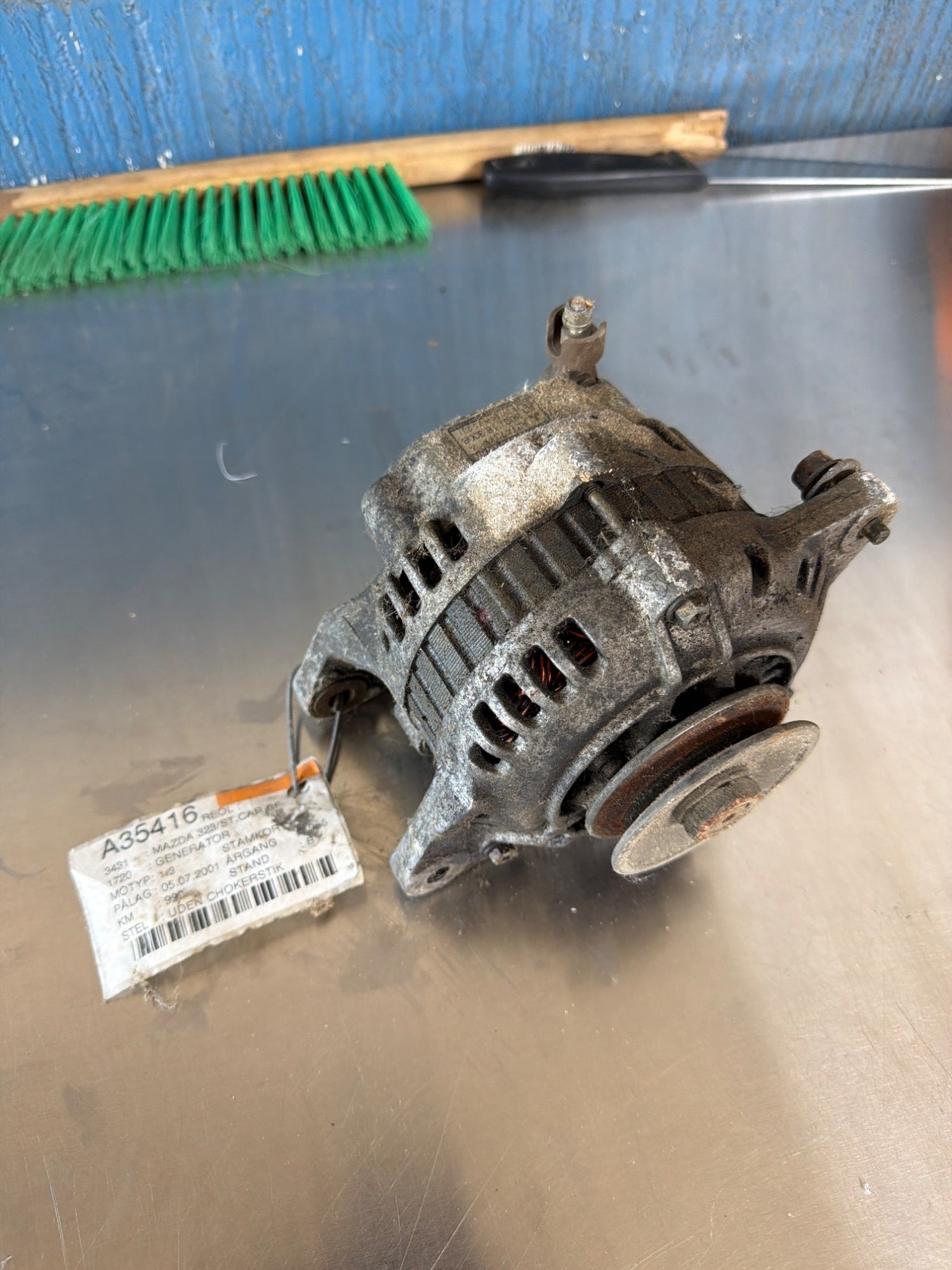 Mazda 323 / St.Car Bf Generator Med OEM Nr. Ophugger Fra Mazda Ophugger
