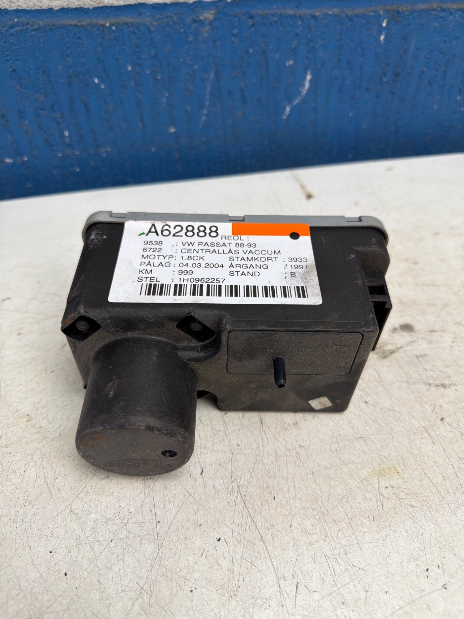 VW Passat Centrallås Vacuum Med OEM Nr. 1H0962257 Fra VW Ophugger
