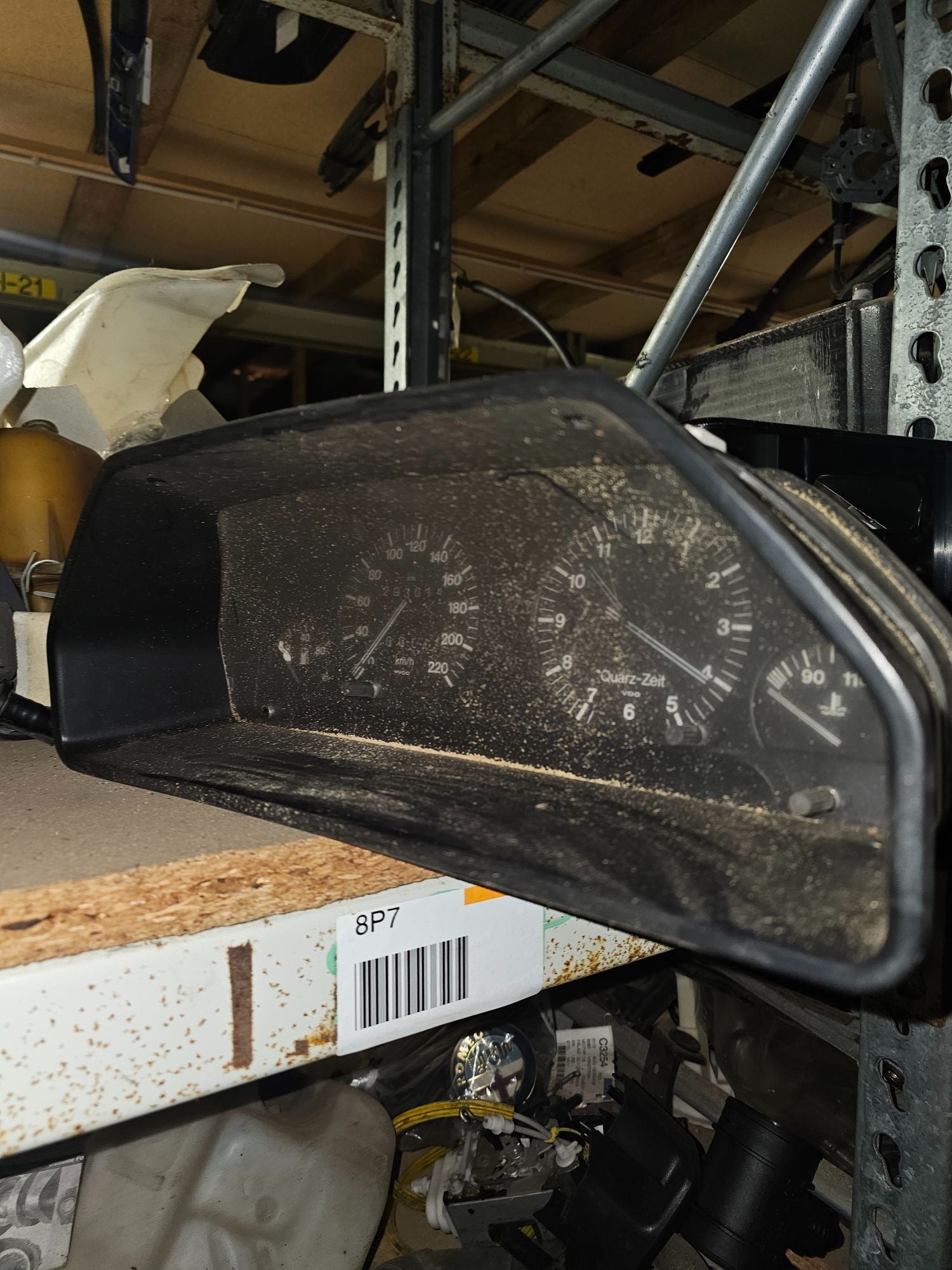 Audi 100/200 Instrument  Med OEM Nr. Ophugger Fra Audi Ophugger
