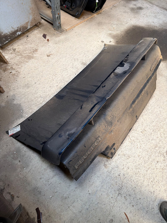 Peugeot 405 Bagklap Med OEM Nr. Ophugger Fra Peugeot Ophugger
