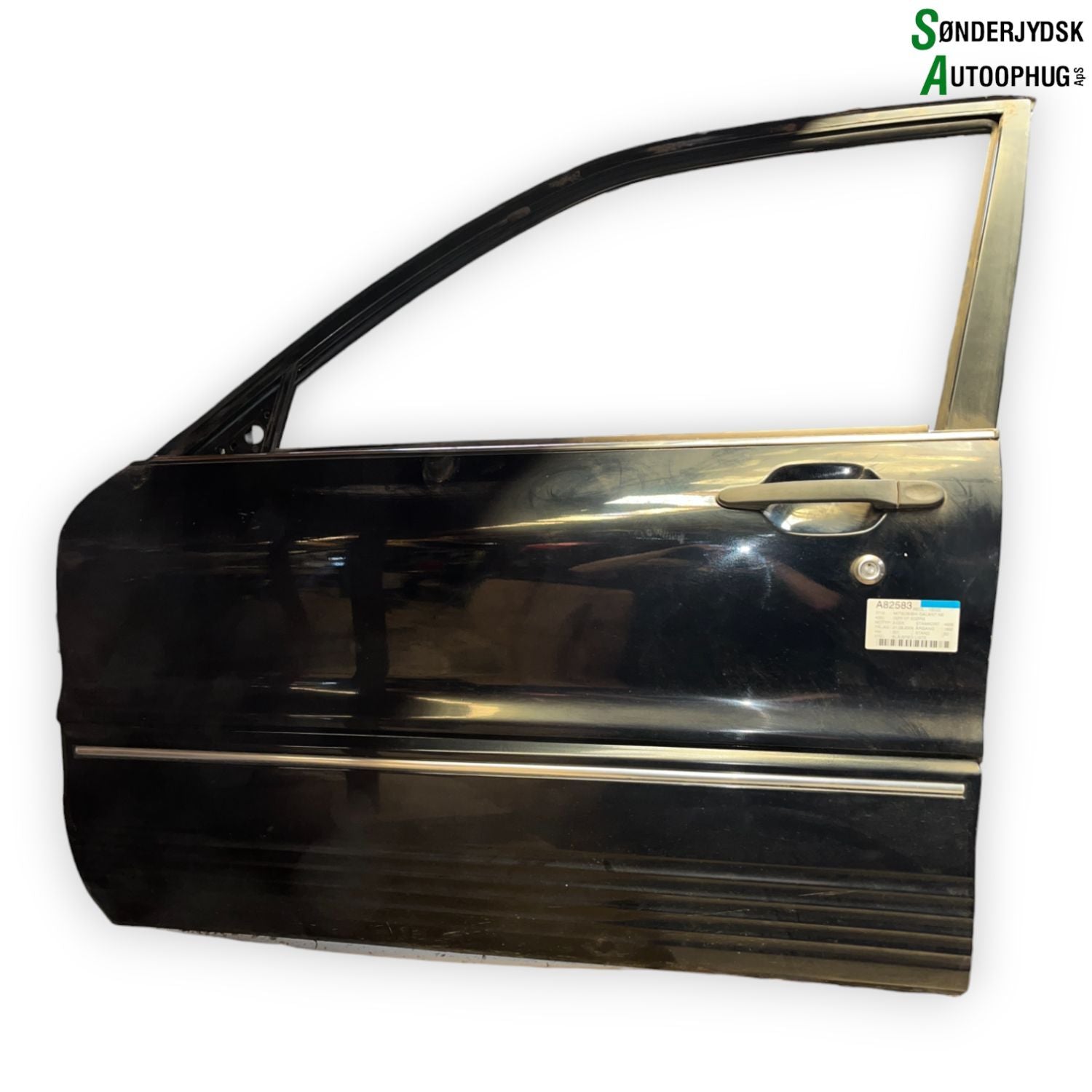 Mitsubishi Galant NE3 Fordør V Med OEM Nr. Ophugger Fra Mitsubishi Ophugger