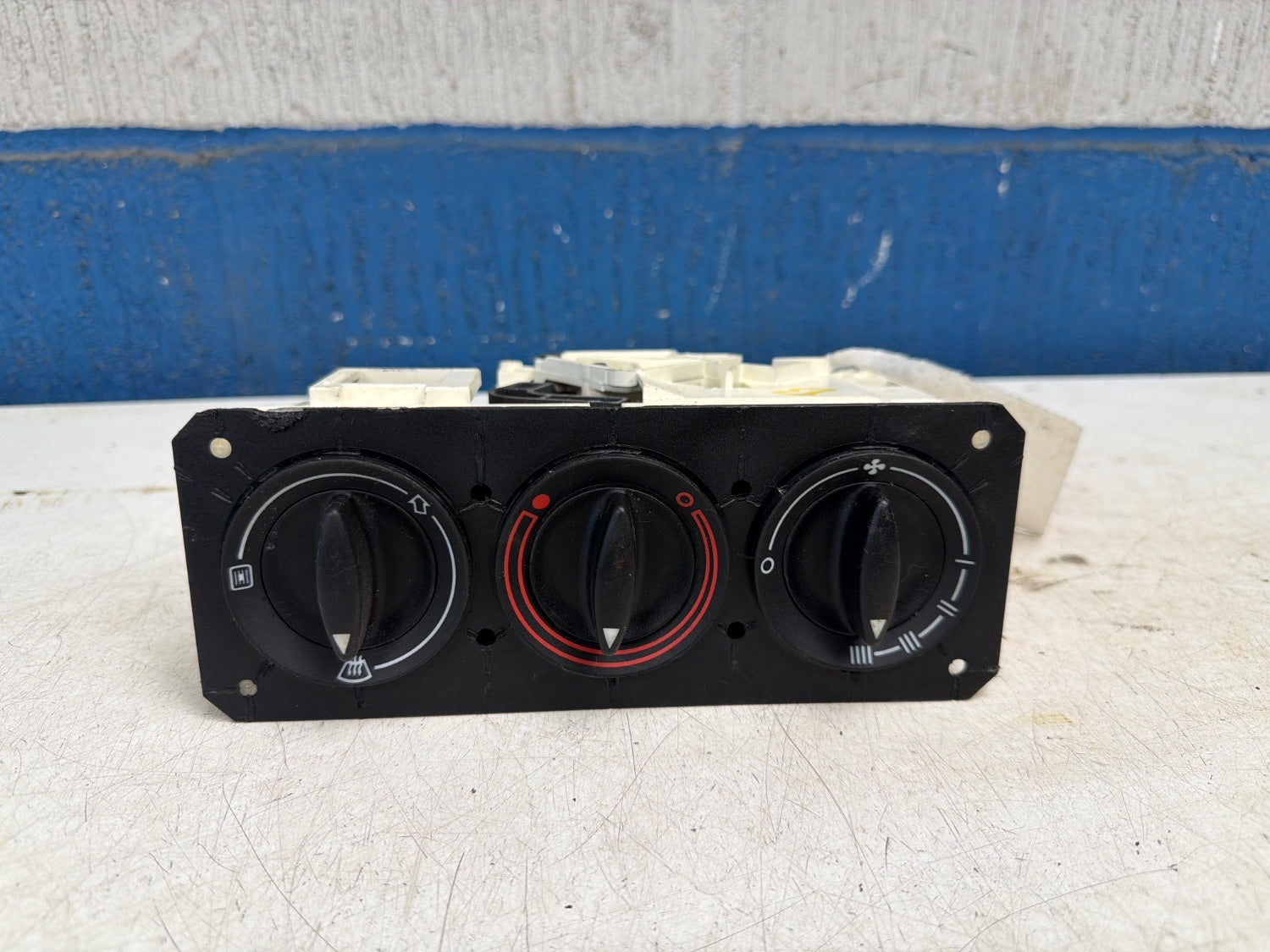 Audi A4 Varmeregulering Med OEM Nr. Ophugger Fra Audi Ophugger