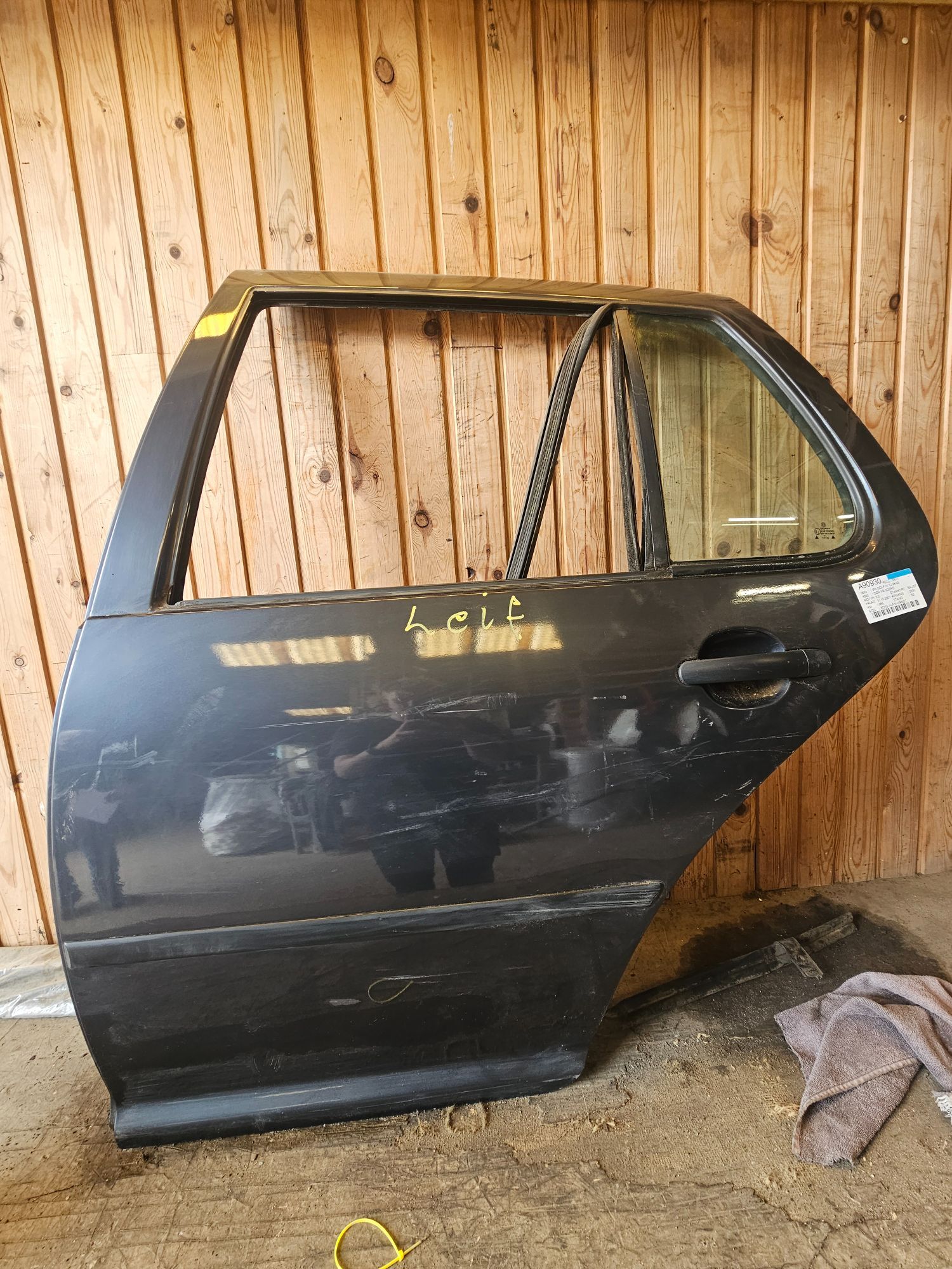 VW Golf 4 1J Bagdør V Med OEM Nr. 1J6833055F Fra VW Ophugger