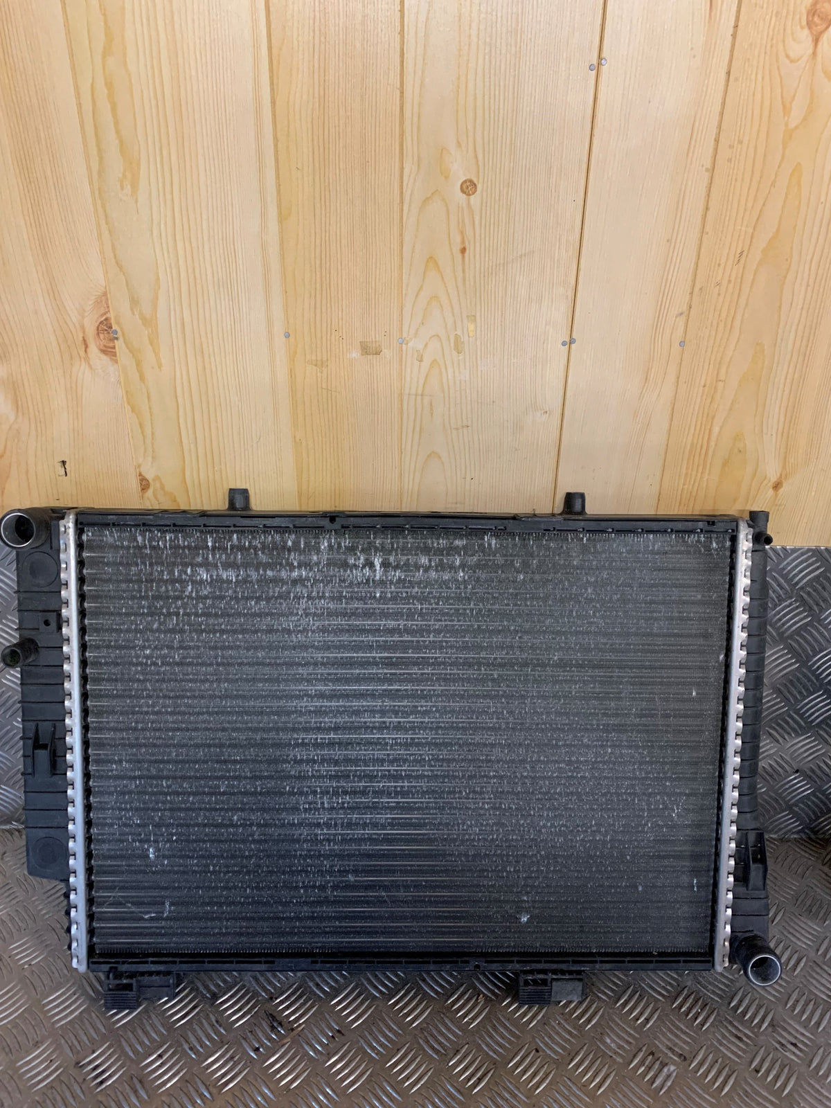 Mercedes C 180-280 W202 Køler Med OEM Nr. 2025002103 Fra Mercedes Ophugger