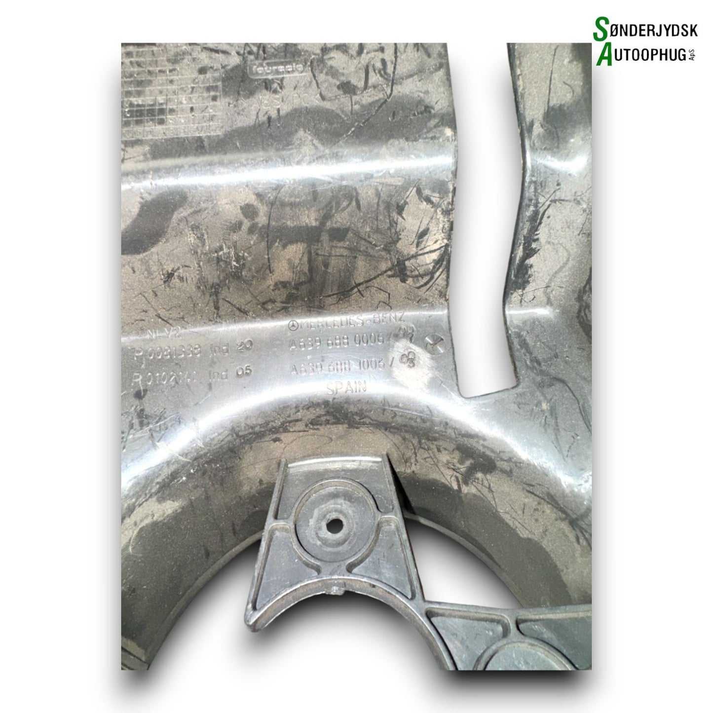 Mercedes VITO W639 Ratafdækning Med OEM Nr. A6396881006 Fra Mercedes Ophugger