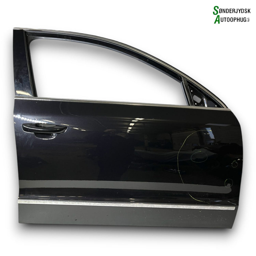 Skoda Superb Fordør H Med OEM Nr. 3T0831056 Fra Skoda Ophugger
