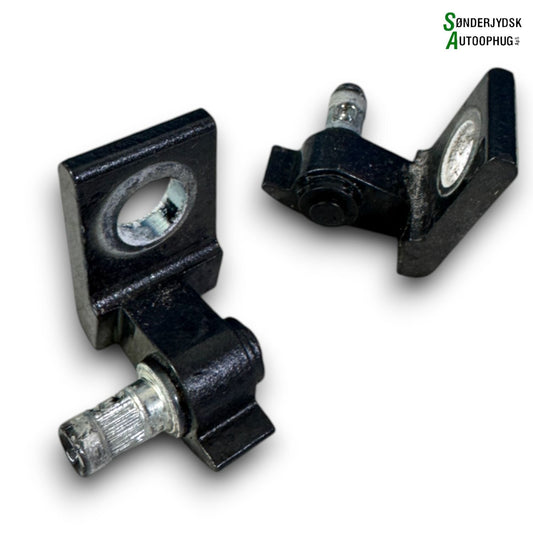 VW Golf 7 AU Dørhængsel Øverste Med OEM Nr. 8K0831401D Fra VW Ophugger