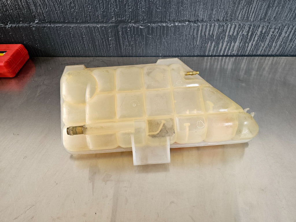 Mercedes Ml W163 Ekspansionsbehold Med OEM Nr. A1635000349 Fra Mercedes Ophugger