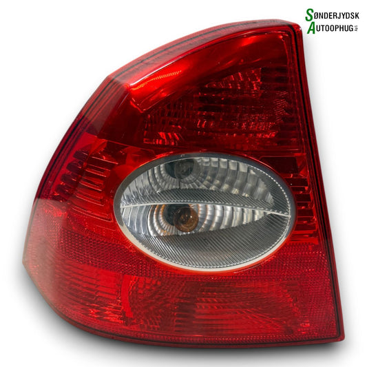 Ford Focus Baglygte Med OEM Nr. 1333834 Fra Ford Ophugger