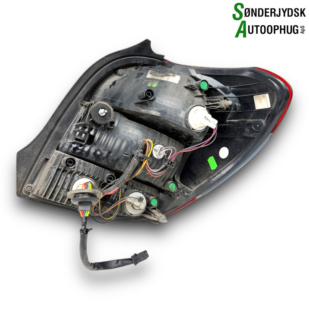 Peugeot 108 Baglygte Med OEM Nr. B000865080 Fra Peugeot Ophugger
