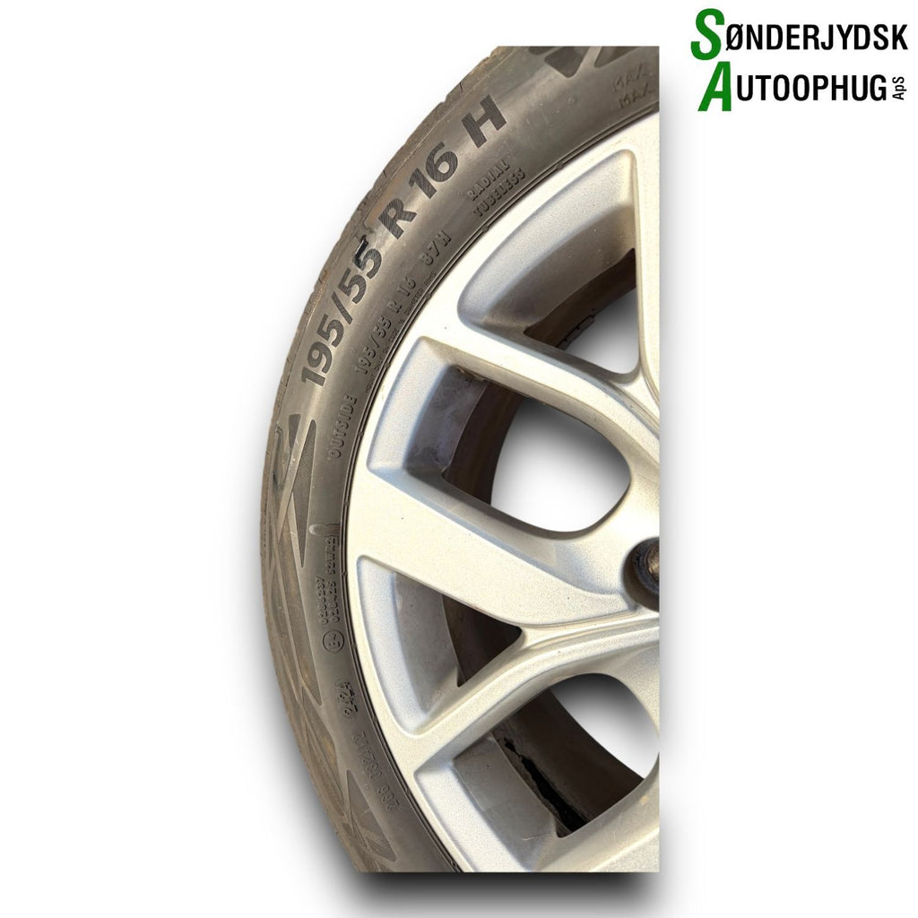 Renault Clio 4 Fælge M/Sommerdæk Med OEM Nr. 403001392R Fra Renault Ophugger