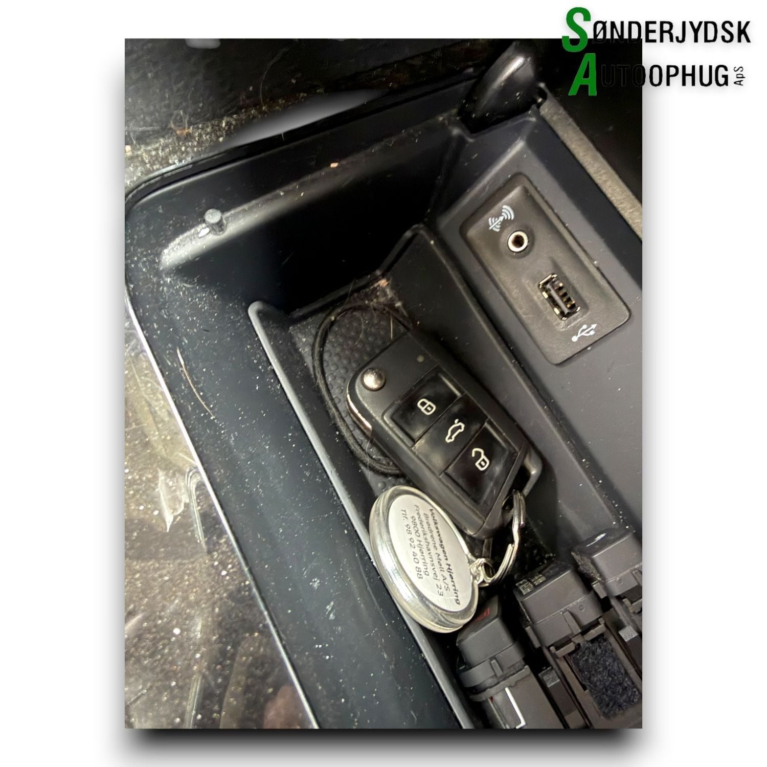 VW Golf Sportsvan Radio Div. Tilbehør Med OEM Nr. 5Q0035726E Fra VW Ophugger