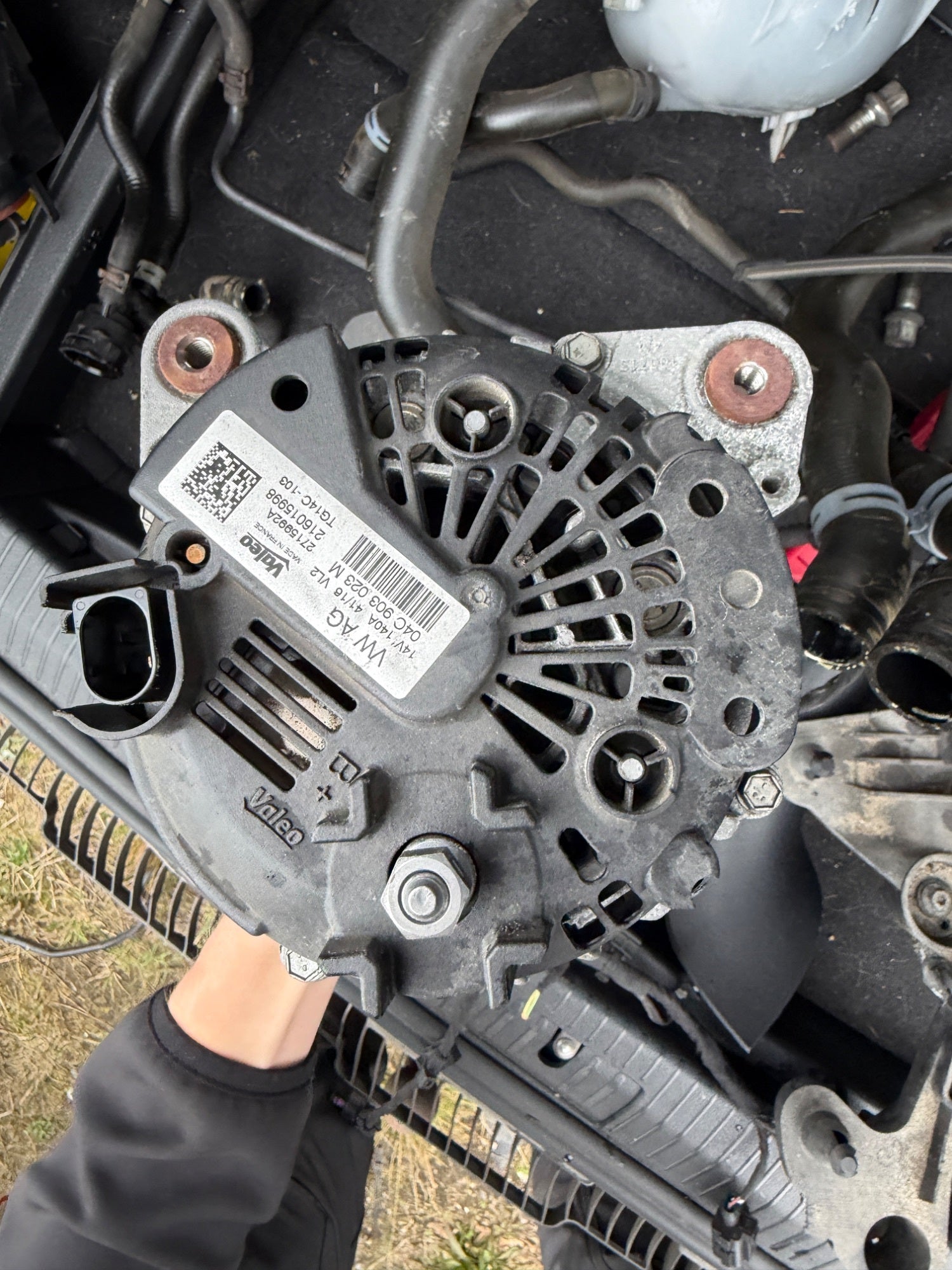 VW Golf Sportsvan Generator Med OEM Nr. 04E903015TX Fra VW Ophugger