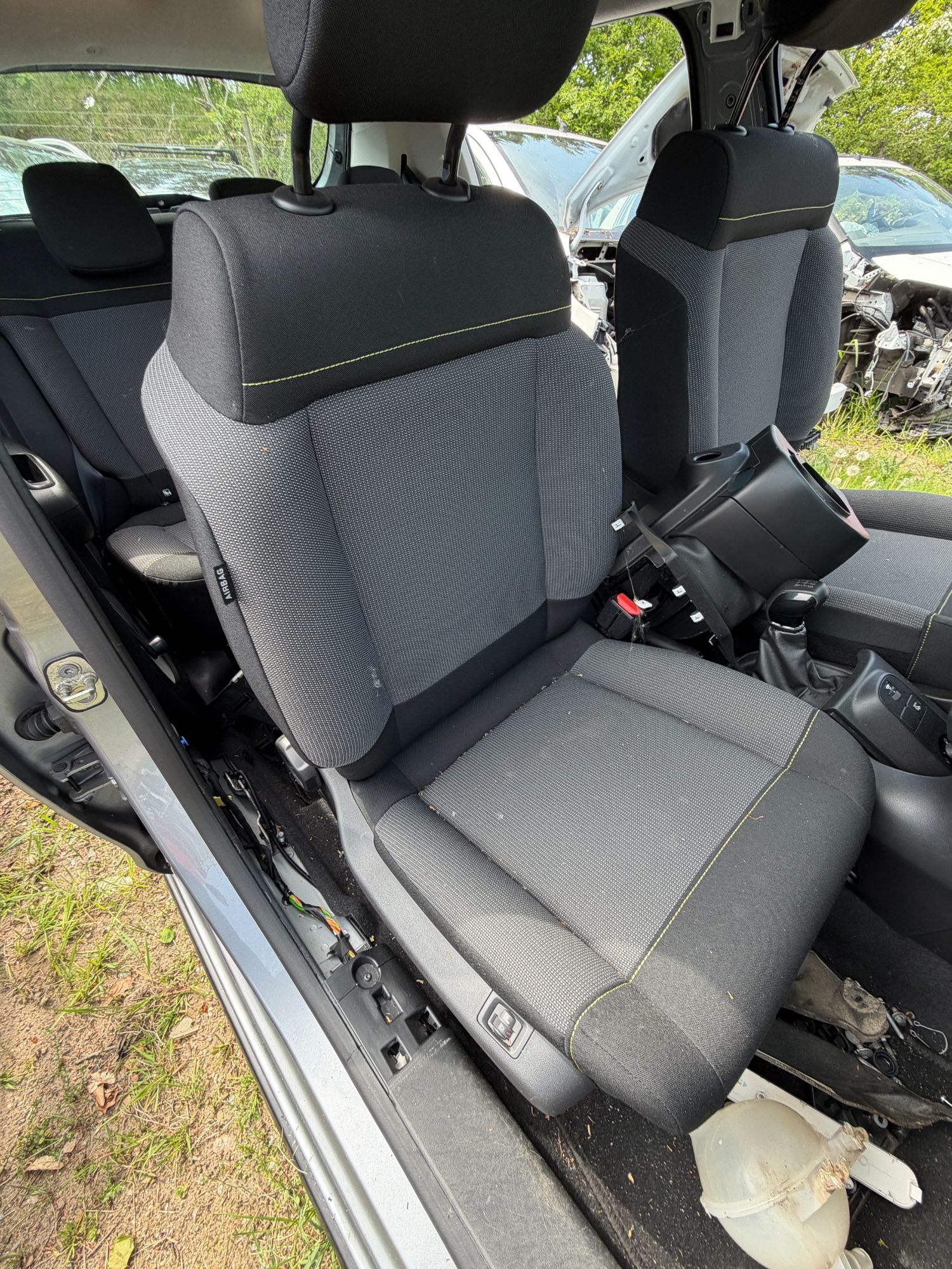Citroen C3 III Forsæde - Forstol Med OEM Nr. 9813461080 Fra Citroen Ophugger