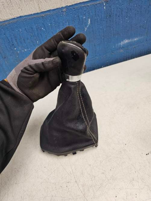 Ford Fiesta 7 Gearknop Med OEM Nr. Ophugger Fra Ford Ophugger