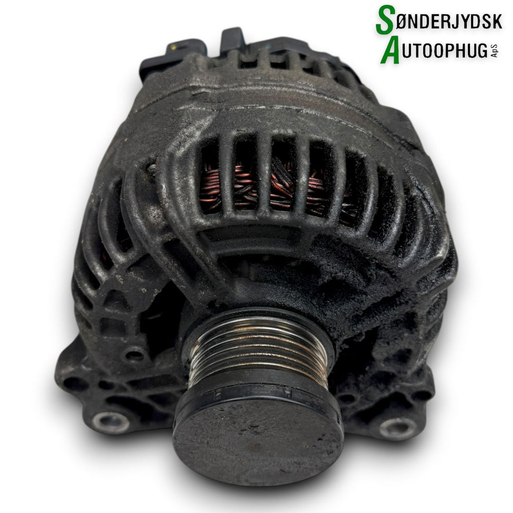 VW Passat 3C Generator Med OEM Nr. 03C903024J Fra VW Ophugger