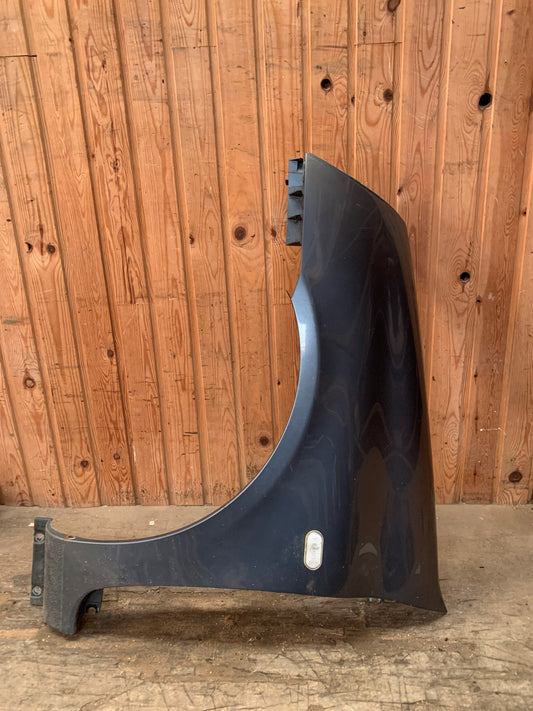 Renault Clio 2 Forskærm V Med OEM Nr. 7701473448 Fra Renault Ophugger