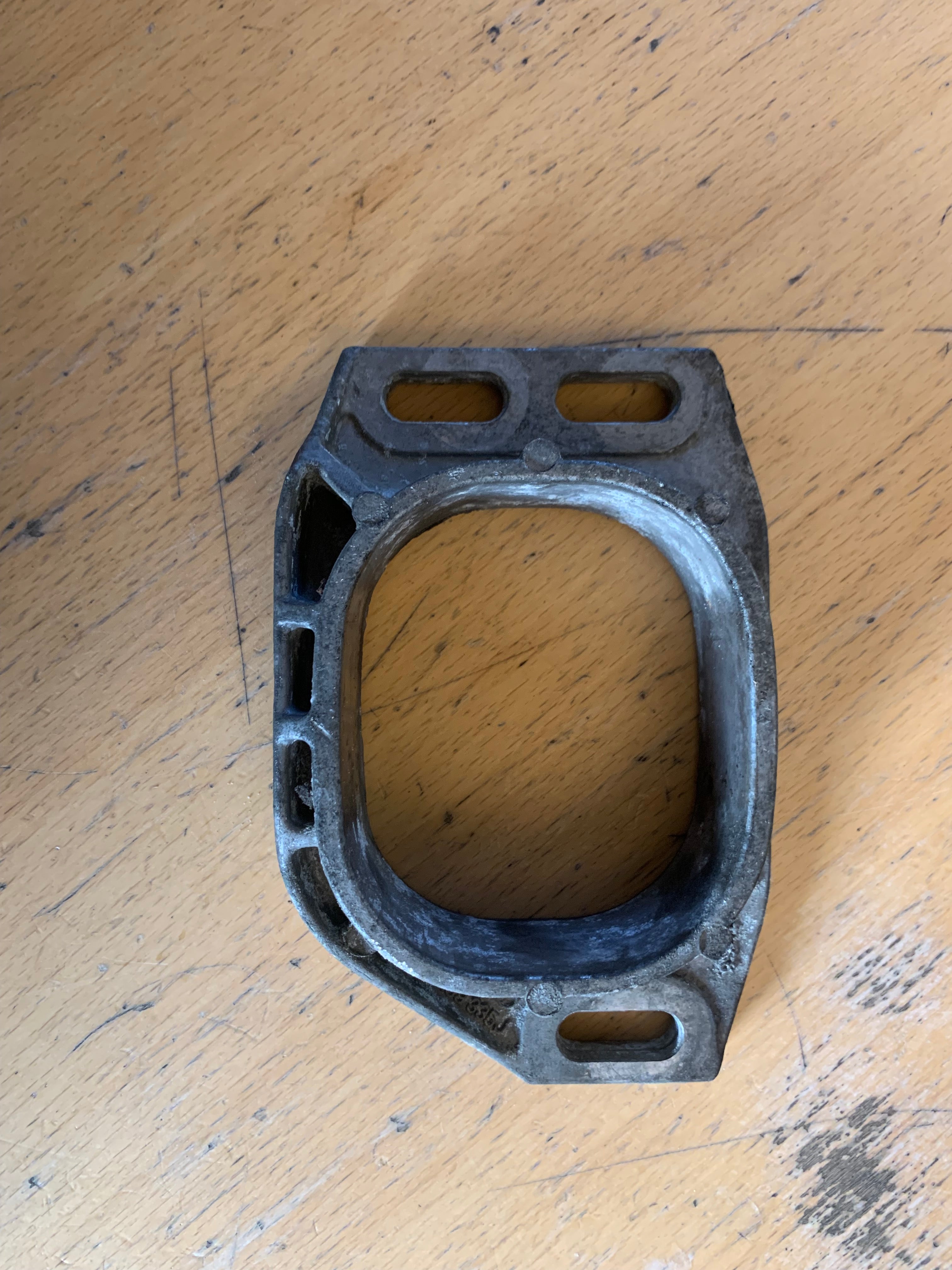 Audi A4 Motorophæng For Med OEM Nr. 8E0199335J Fra Audi Ophugger