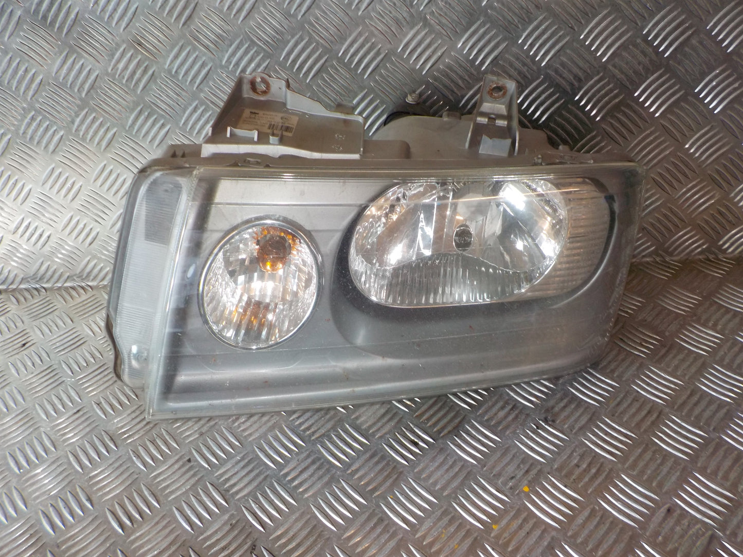 Fiat Scudo Forlygte Med OEM Nr. 89009573 Fra Fiat Ophugger