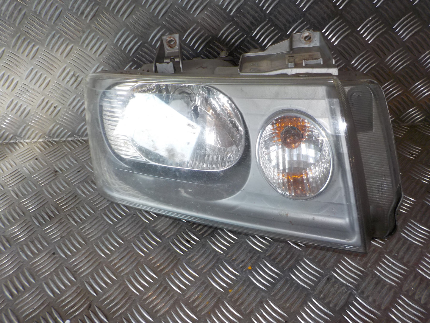 Fiat Scudo Forlygte Med OEM Nr. 8900572 Fra Fiat Ophugger