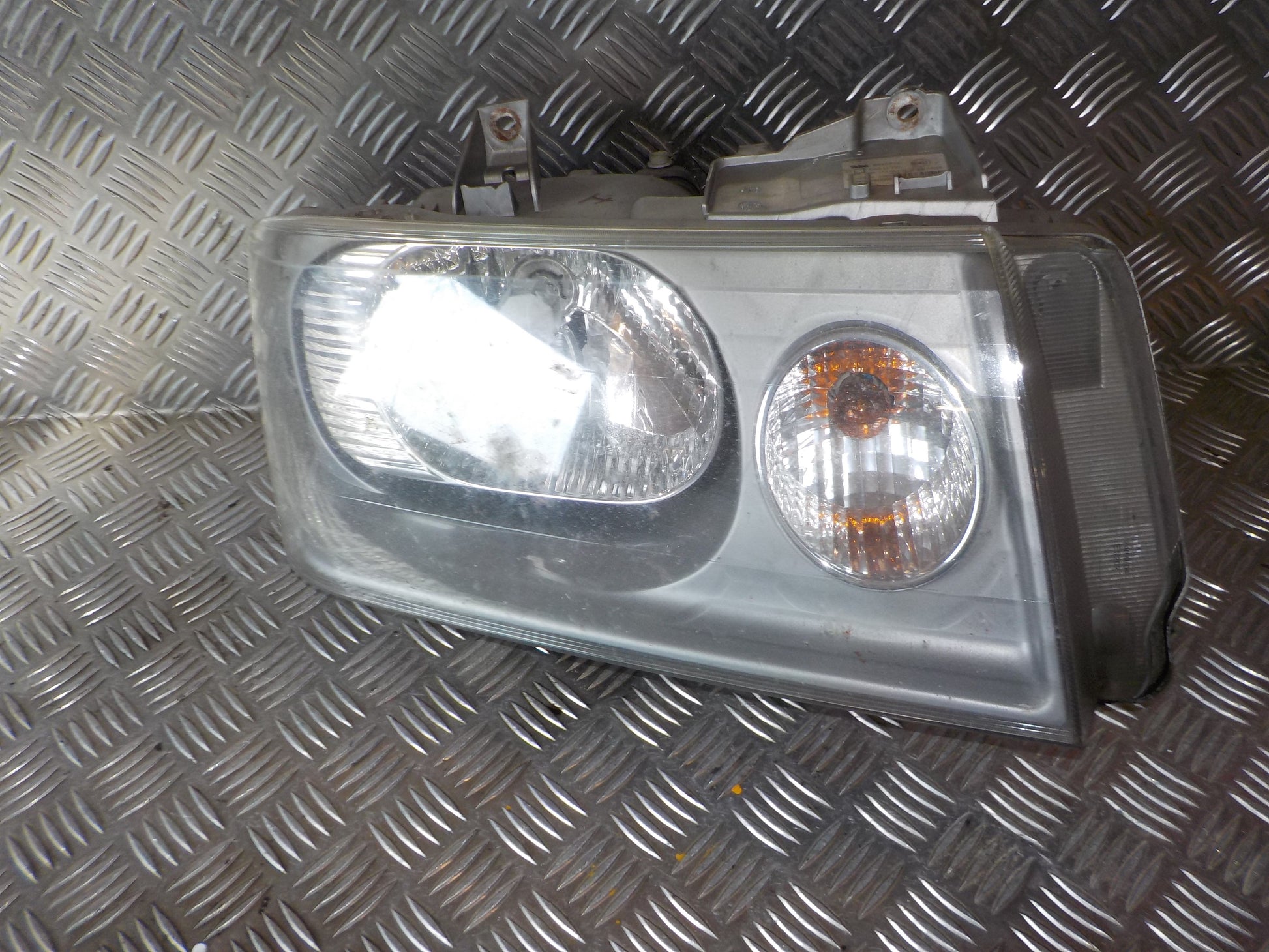 Fiat Scudo Forlygte Med OEM Nr. 8900572 Fra Fiat Ophugger