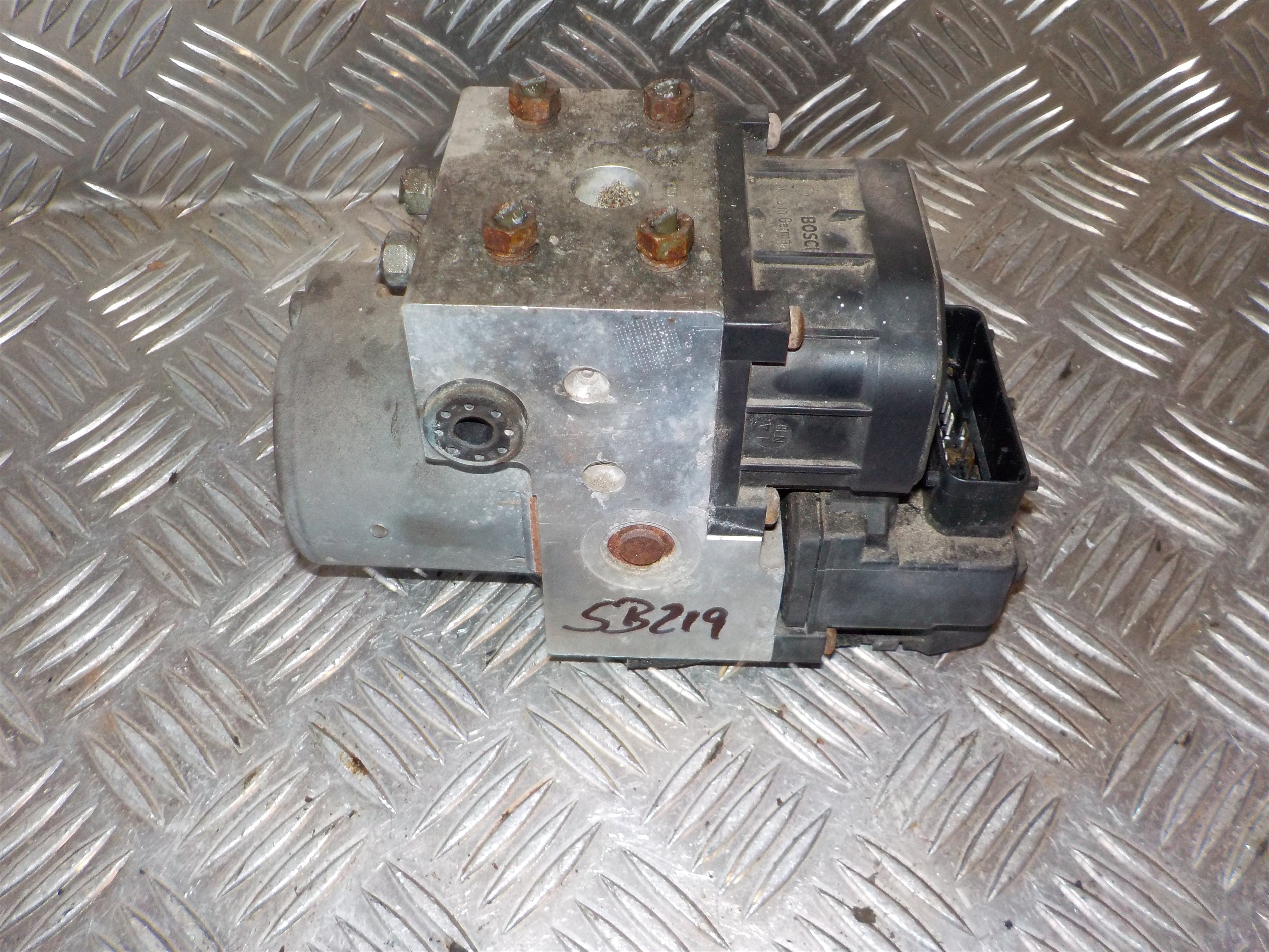 Toyota Corolla E12 ABS Pumpe Med OEM Nr. 4405002030 Fra Toyota Ophugger