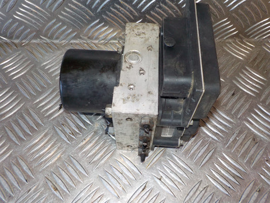 Skoda Fabia Abs Pumpe Med OEM Nr. 6R0614517L Fra Skoda Ophugger