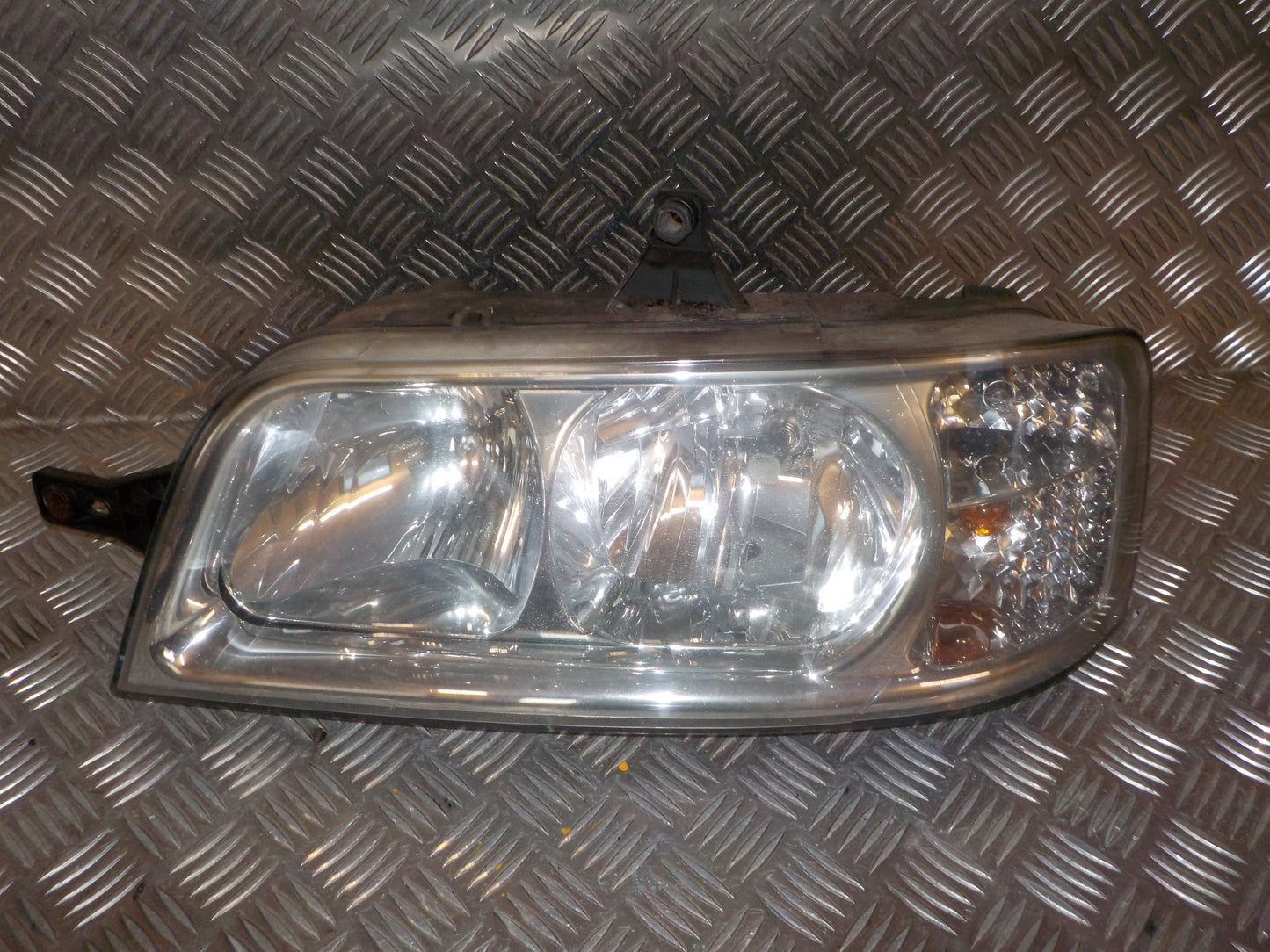 Citroen Jumper Forlygte Med OEM Nr. 6208E3 Fra Citroen Ophugger