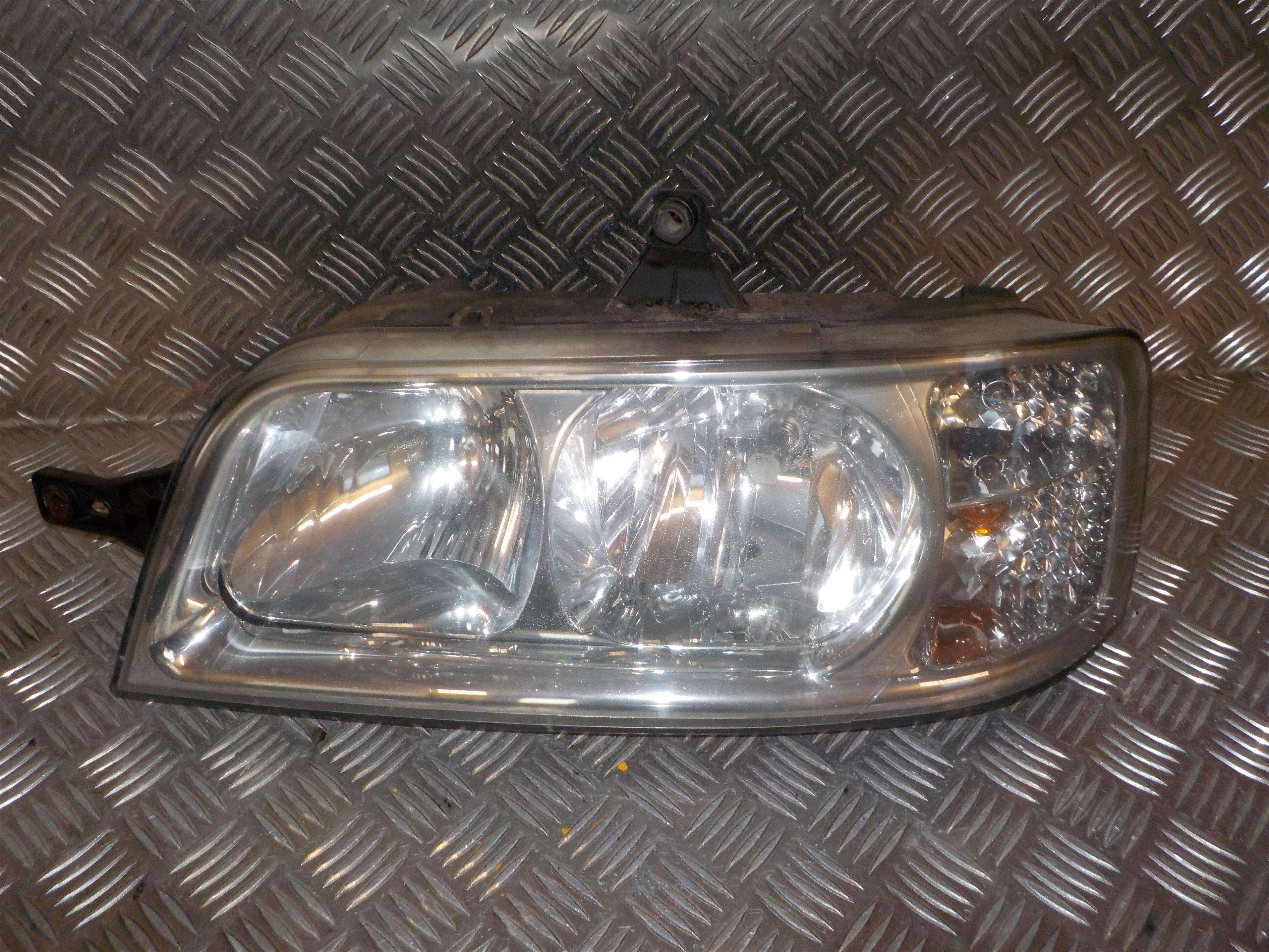 Citroen Jumper Forlygte Med OEM Nr. 6208E3 Fra Citroen Ophugger