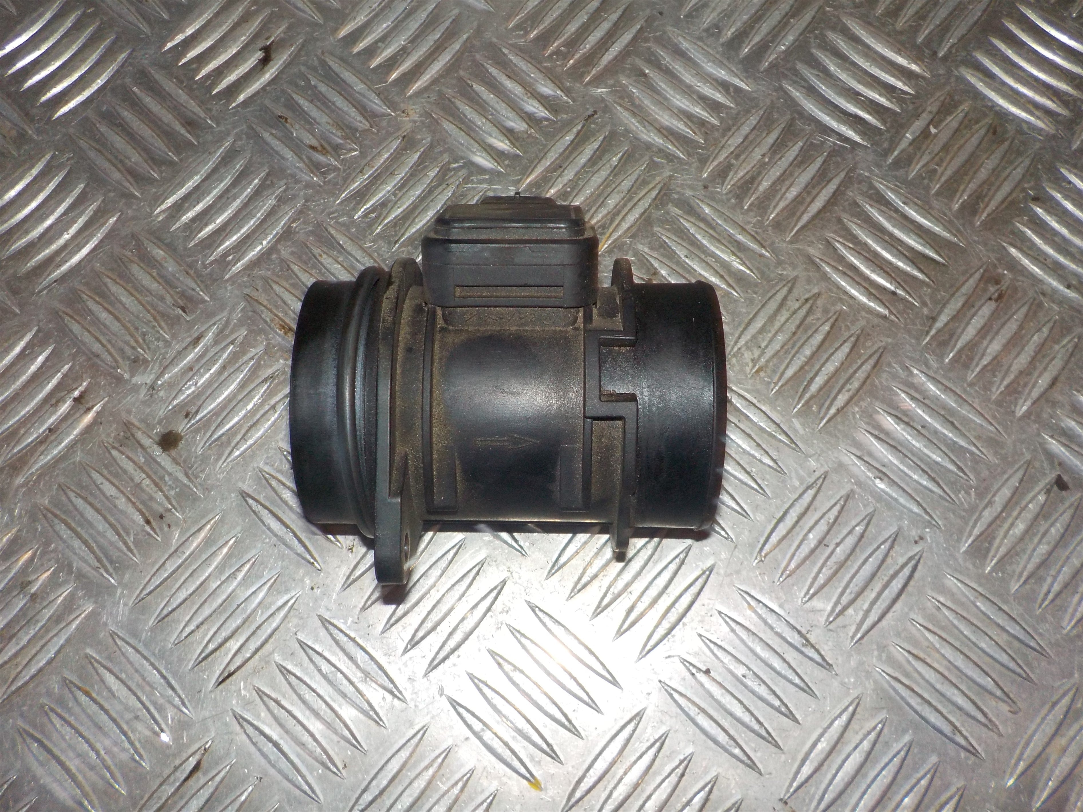 Toyota Aygo Luftmængdemåler Med OEM Nr. SU00100643 Fra Toyota Ophugger