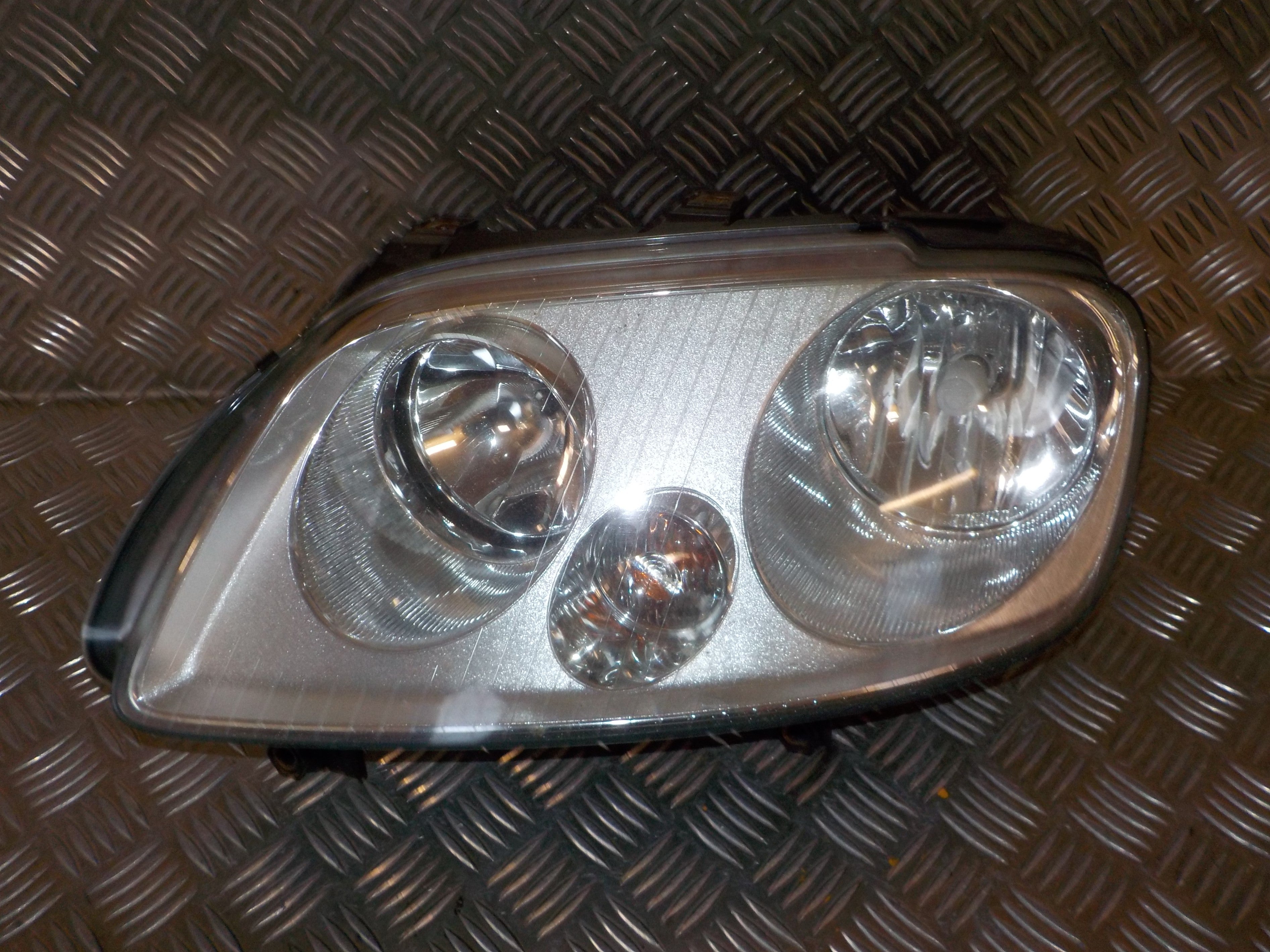 VW Caddy 2K Forlygte Med OEM Nr. 2k0941005b Fra VW Ophugger