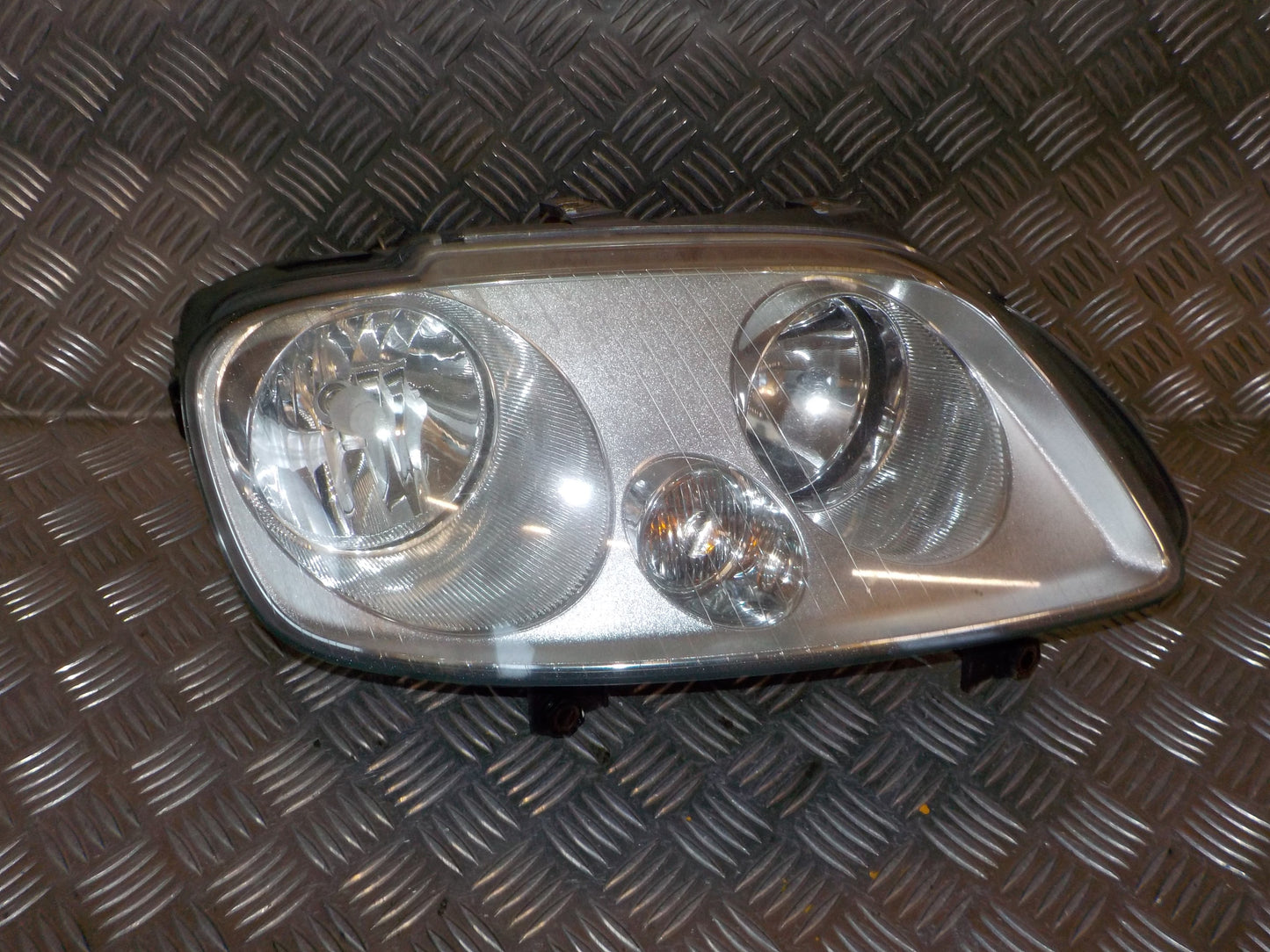 VW Caddy 2K Forlygte Med OEM Nr. 2k0941006b Fra VW Ophugger