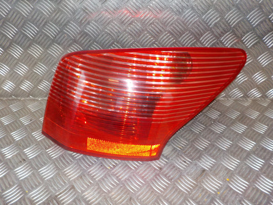 Peugeot 407 Baglygte Med OEM Nr. 6351FR Fra Peugeot Ophugger