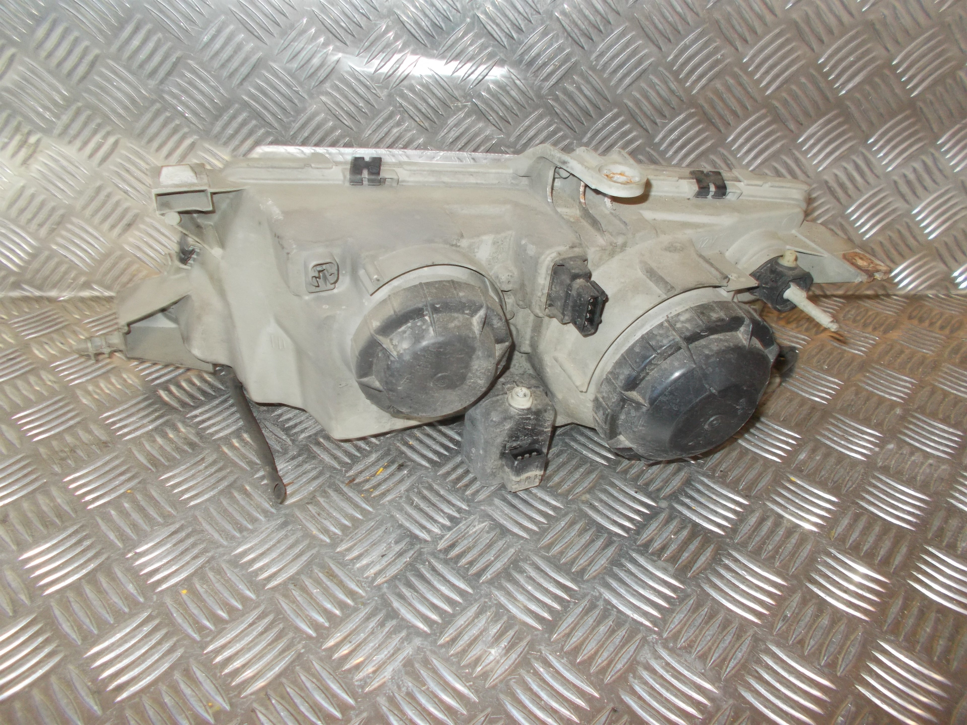 Saab 9-5 Forlygte Med OEM Nr. VALEO Fra Saab Ophugger