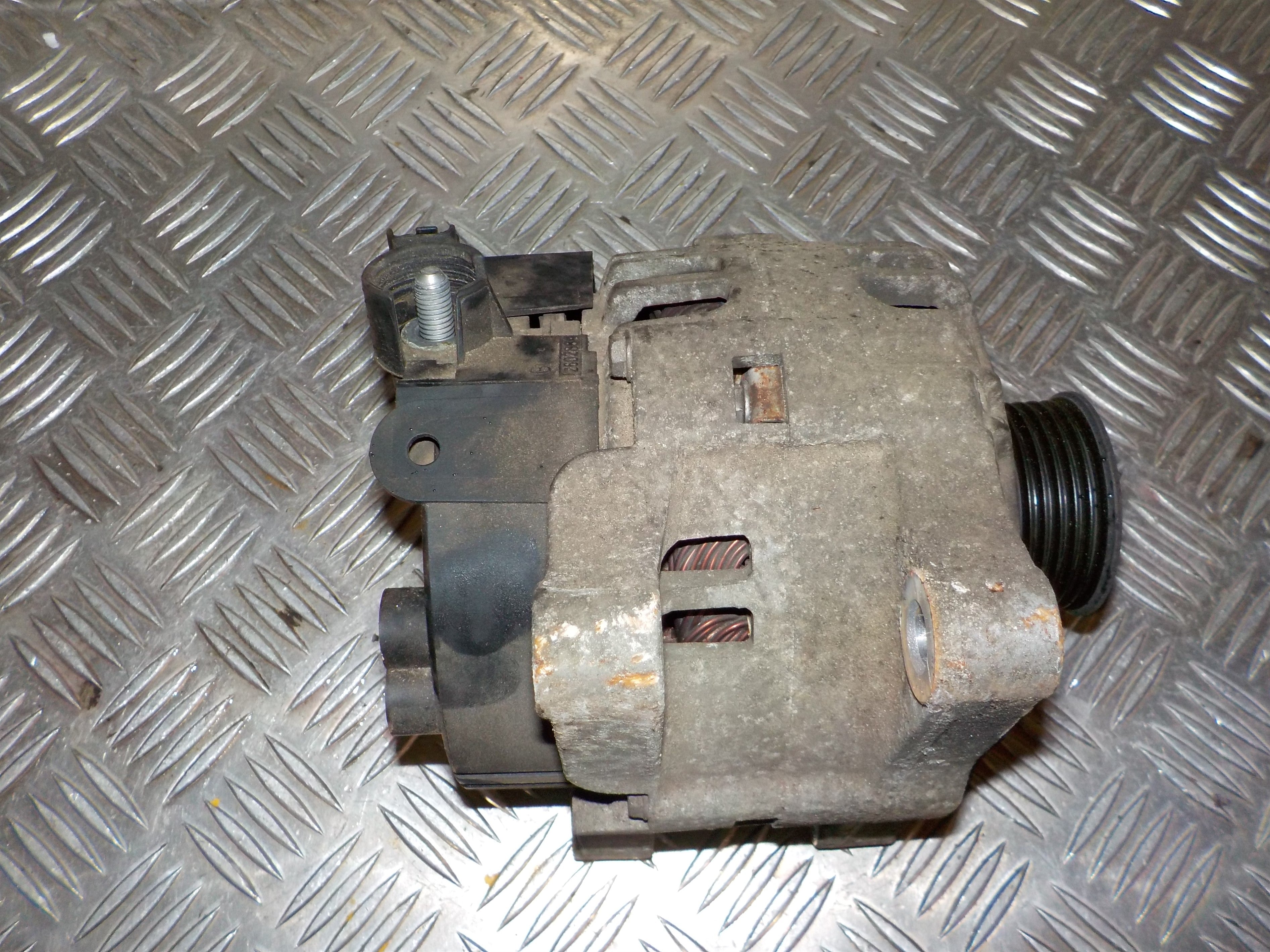 Peugeot 407 Generator Med OEM Nr. K9649611580 Fra Peugeot Ophugger