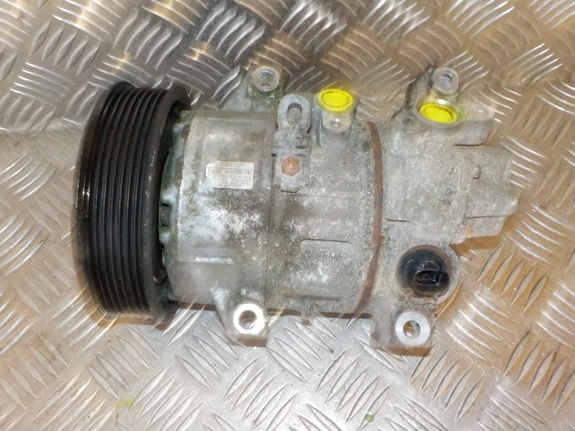 Toyota Corolla Verso Aircondition Pumpe Med OEM Nr. 883100F030 Fra Toyota Ophugger