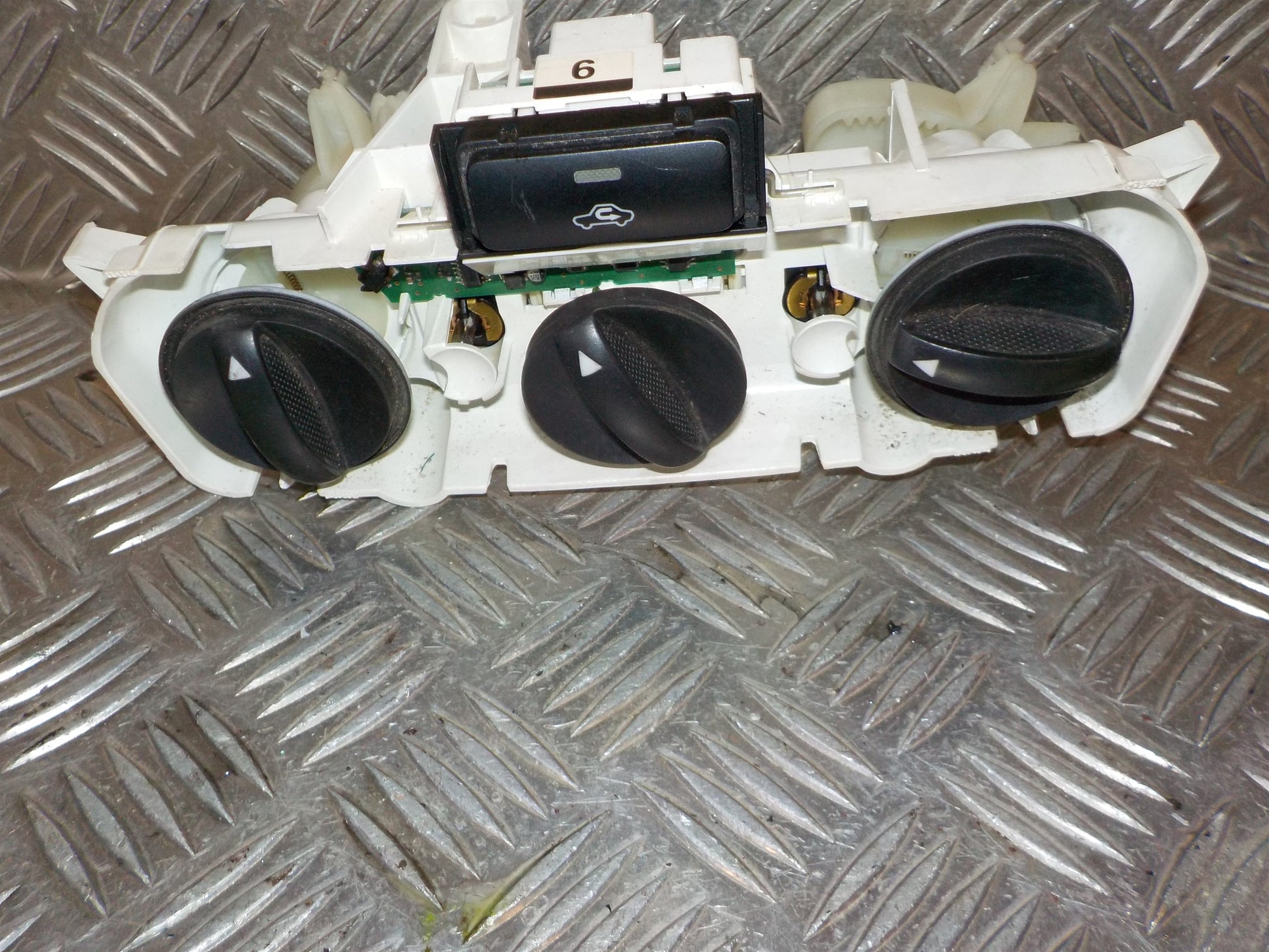 Toyota Corolla Verso Varmeregulering Med OEM Nr. 559000F011 Fra Toyota Ophugger