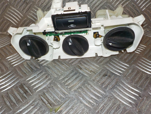 Toyota Corolla Verso Varmeregulering Med OEM Nr. 559000F011 Fra Toyota Ophugger