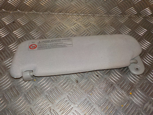 Toyota Corolla E12 Solskærm Med OEM Nr. 7431002B80B0 Fra Toyota Ophugger