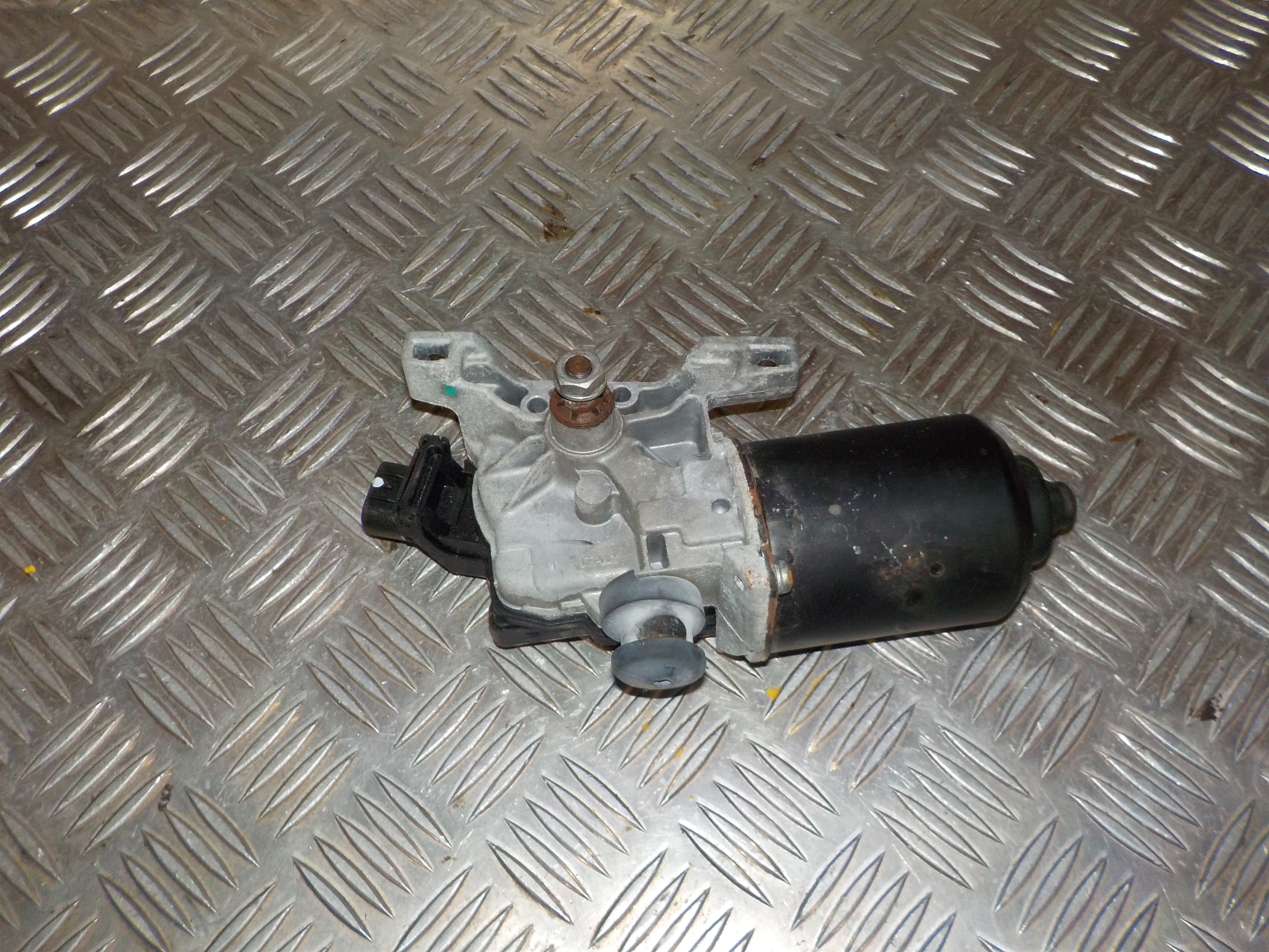 Toyota Corolla E12 Viskermotor Med OEM Nr. 8511002150 Fra Toyota Ophugger
