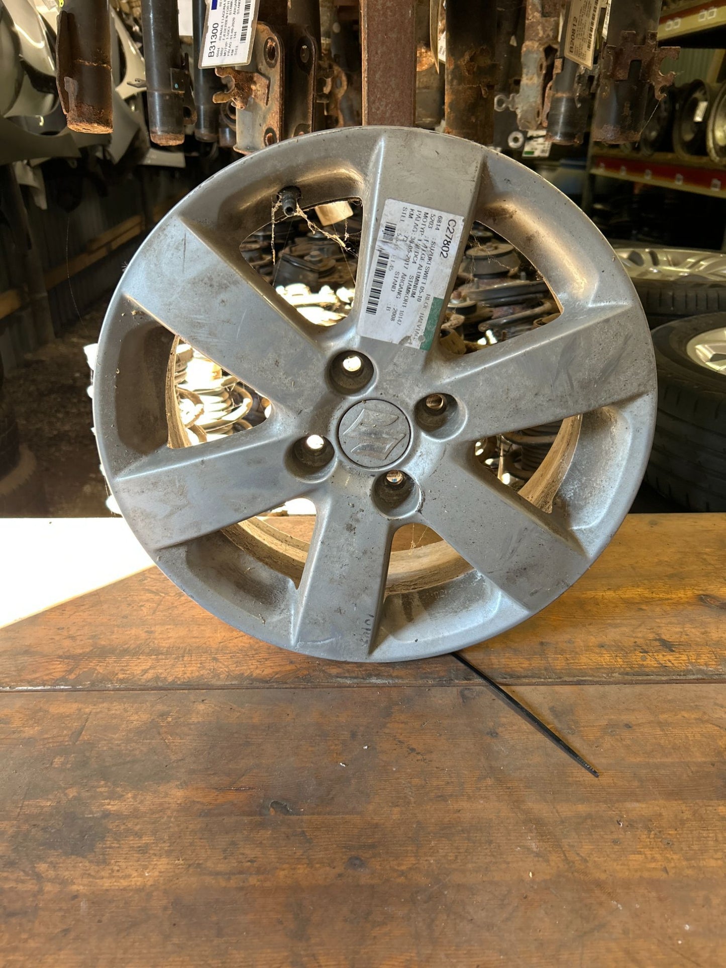 Suzuki Swift Fælg Aluminium Med OEM Nr. Ophugger Fra Suzuki Ophugger