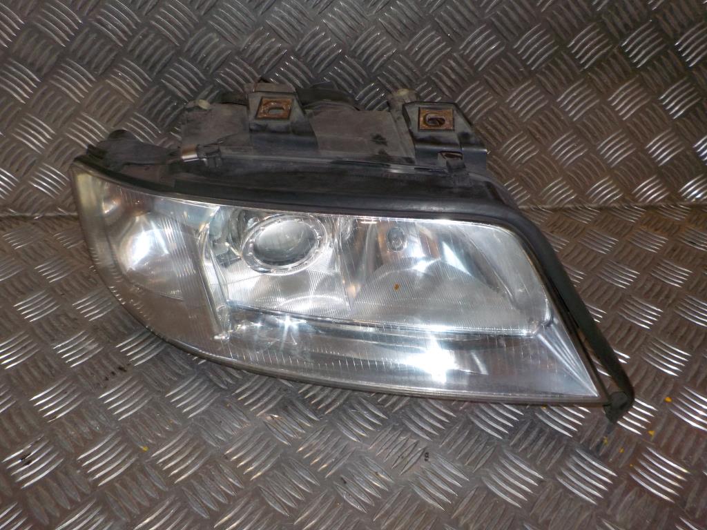 Audi A6 4B Forlygte Med OEM Nr. 4B0941030L Fra Audi Ophugger