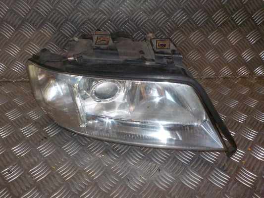 Audi A6 4B Forlygte Med OEM Nr. 4B0941030L Fra Audi Ophugger