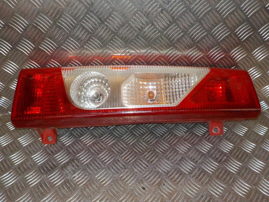 Fiat Scudo Baglygte Med OEM Nr. 9467069888 Fra Fiat Ophugger